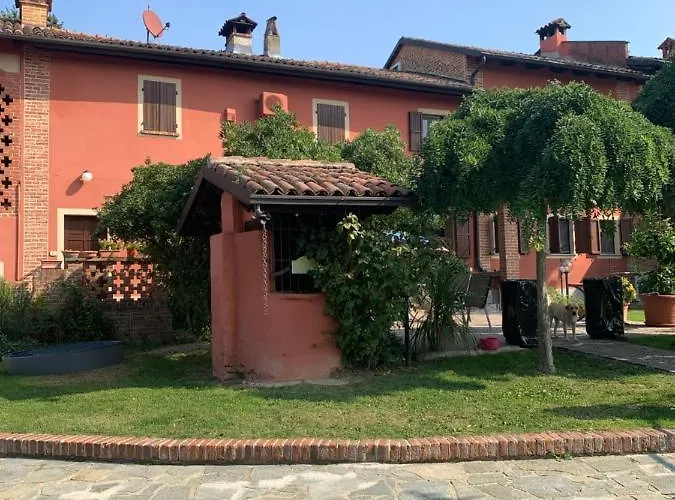 La Vecchia Cascina Rossa 게스트하우스 *
